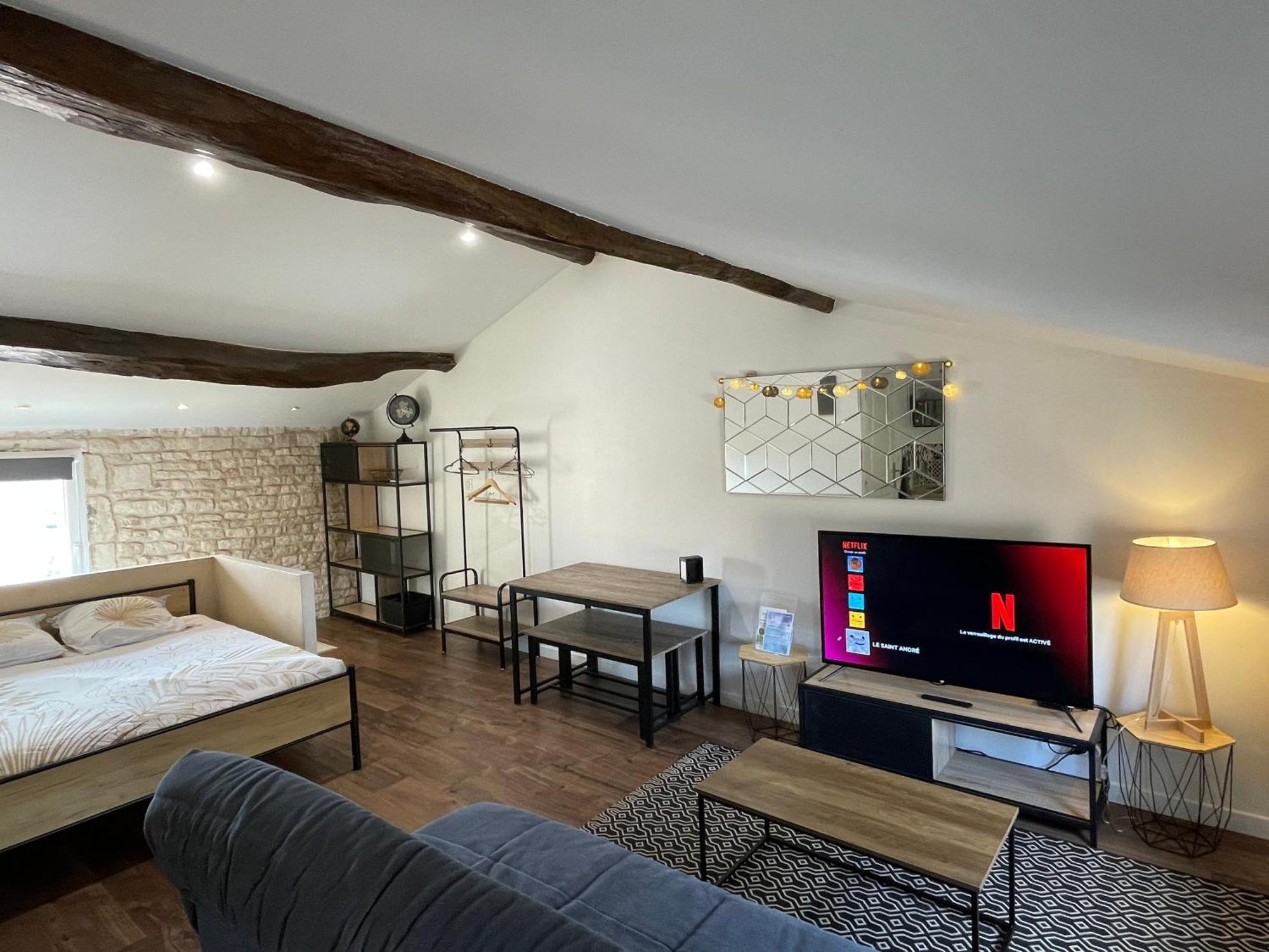 Chez Jean-Yves Et Zoe - Le Saint Andre - Au Calme, Tres Propre, Proche Parkings, Clim Leilighet Niort Eksteriør bilde
